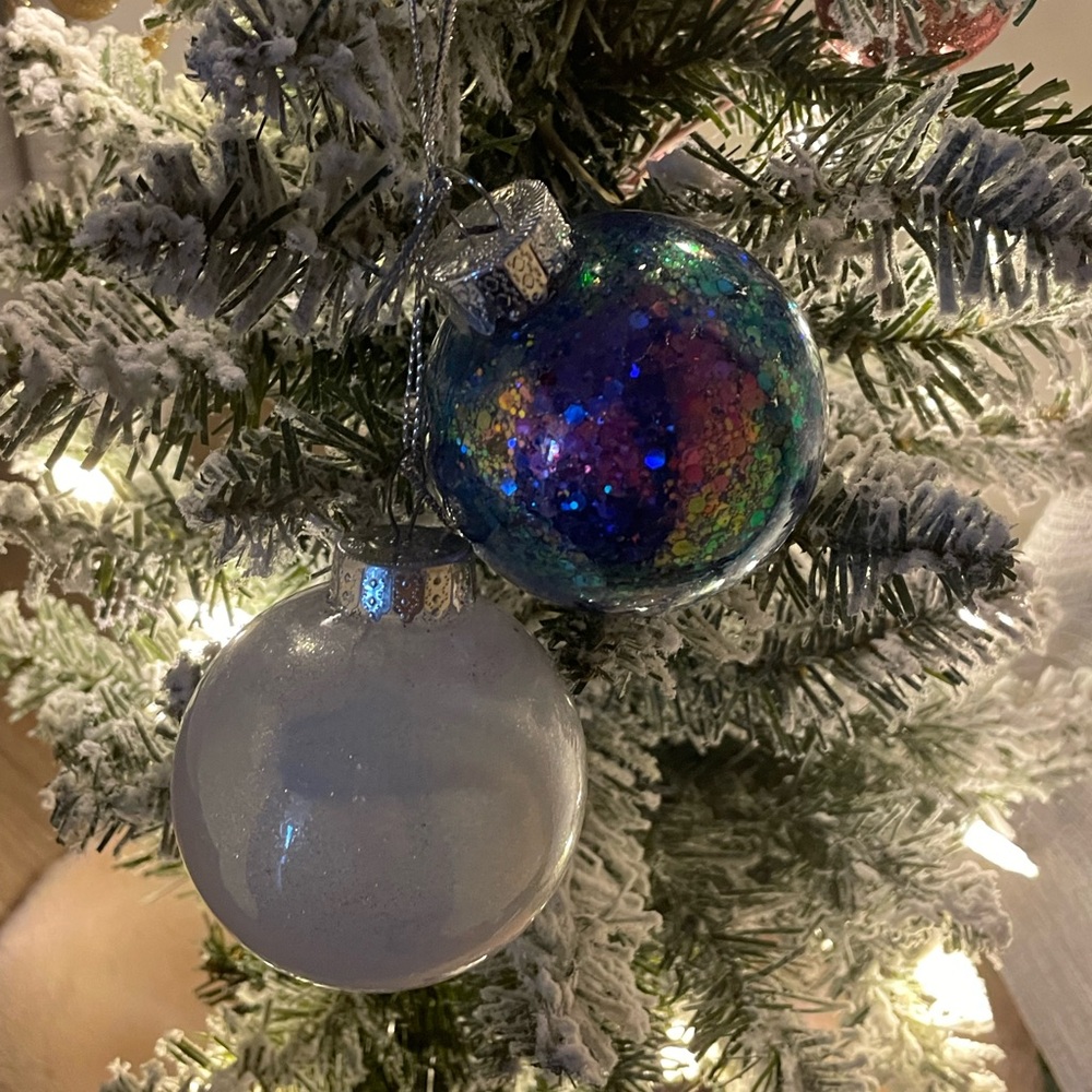 2 Hand Crafter Christmas Ornaments. 1 glittery💙& 1 white 🤍with glitter.🎄